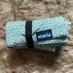 KAVU Teal and White Geometric Blanket